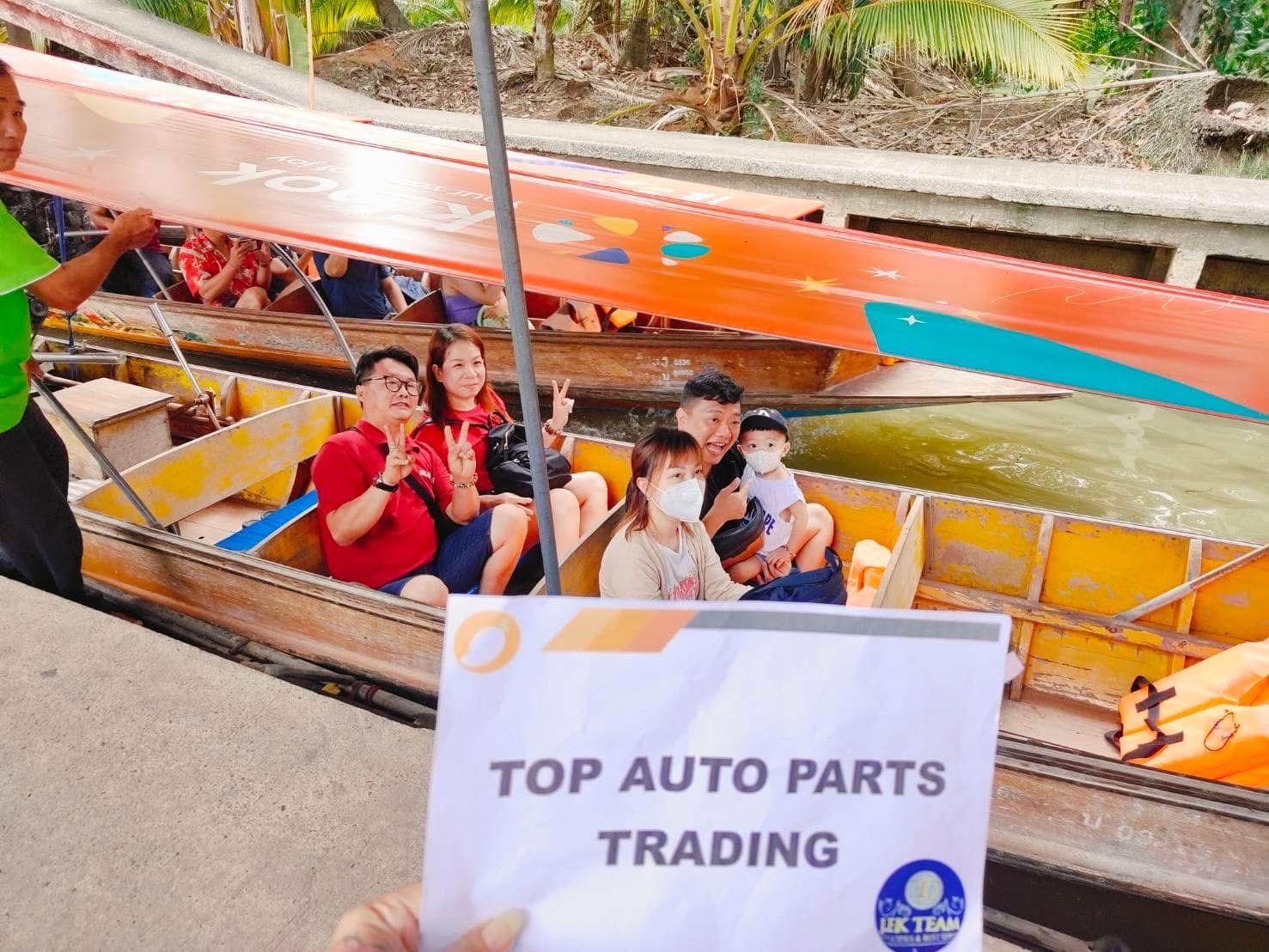 Damnoen Saduak Tour Boat