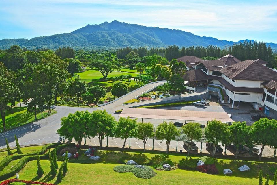 Sir James Country Club /