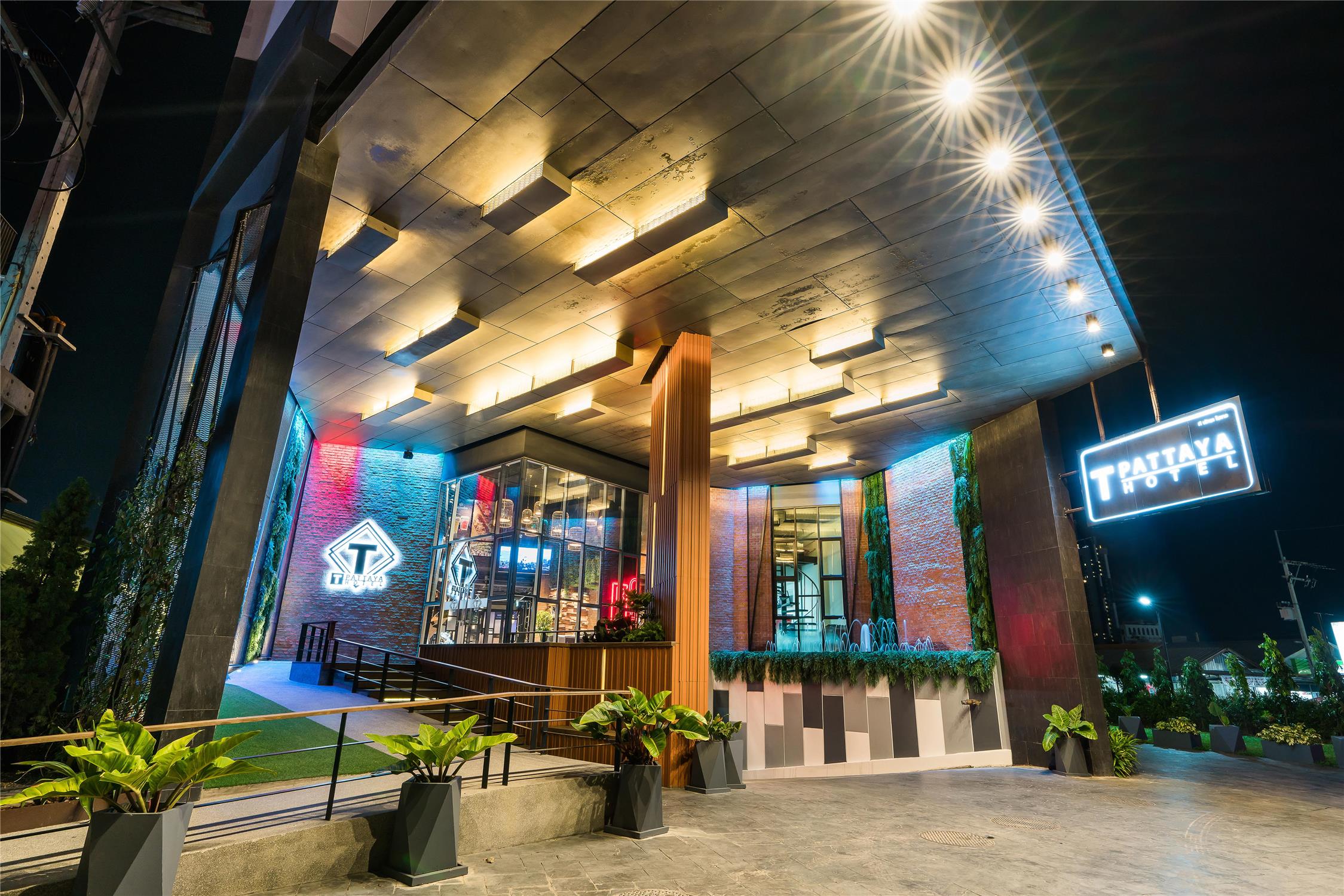 슈어스테이 플러스 바이 베스트 웨스턴 티 파타야 (SureStay Plus by Best Western T Pattaya) 🏨🏖️